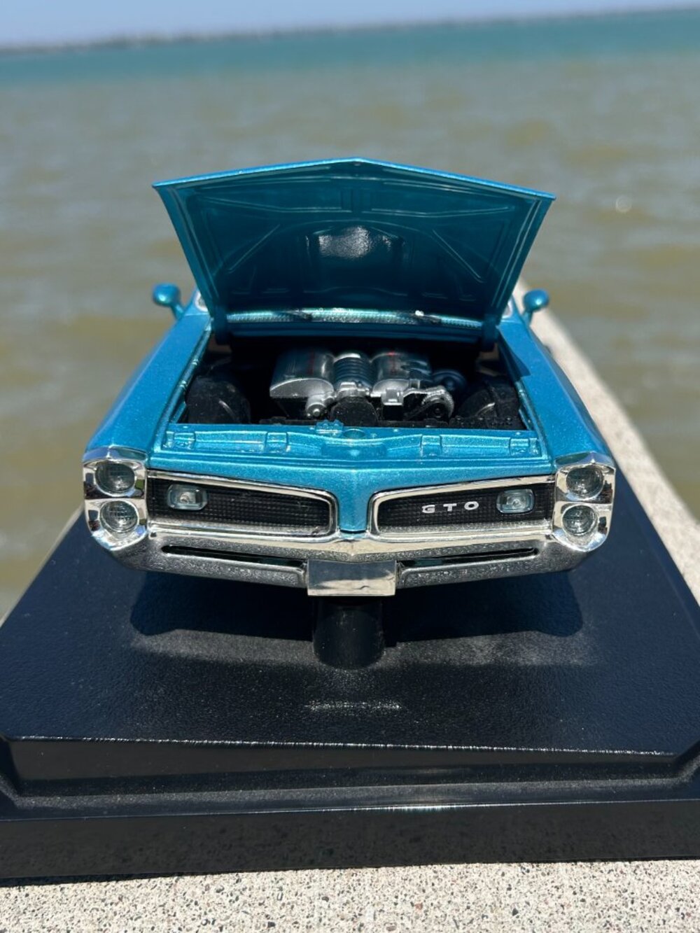 Hot Wheels 1:18 1966 Pontiac GTO G-Machine Diecast